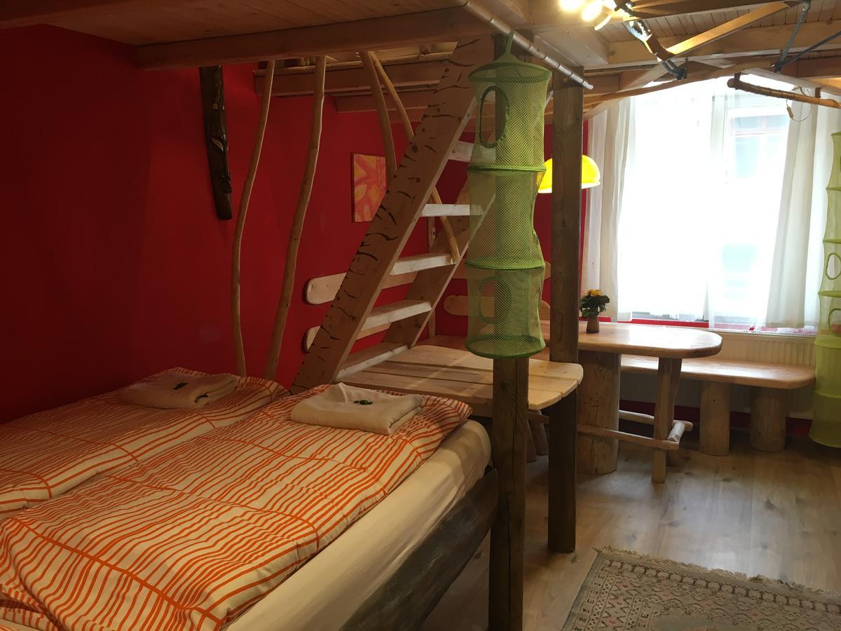 Hostal Artharmony & Praga
