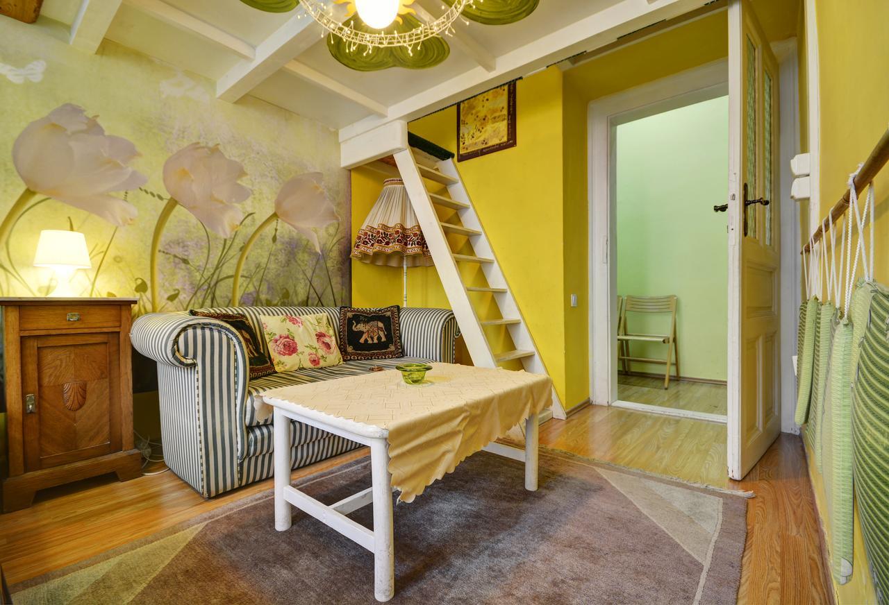 Artharmony & Hostal