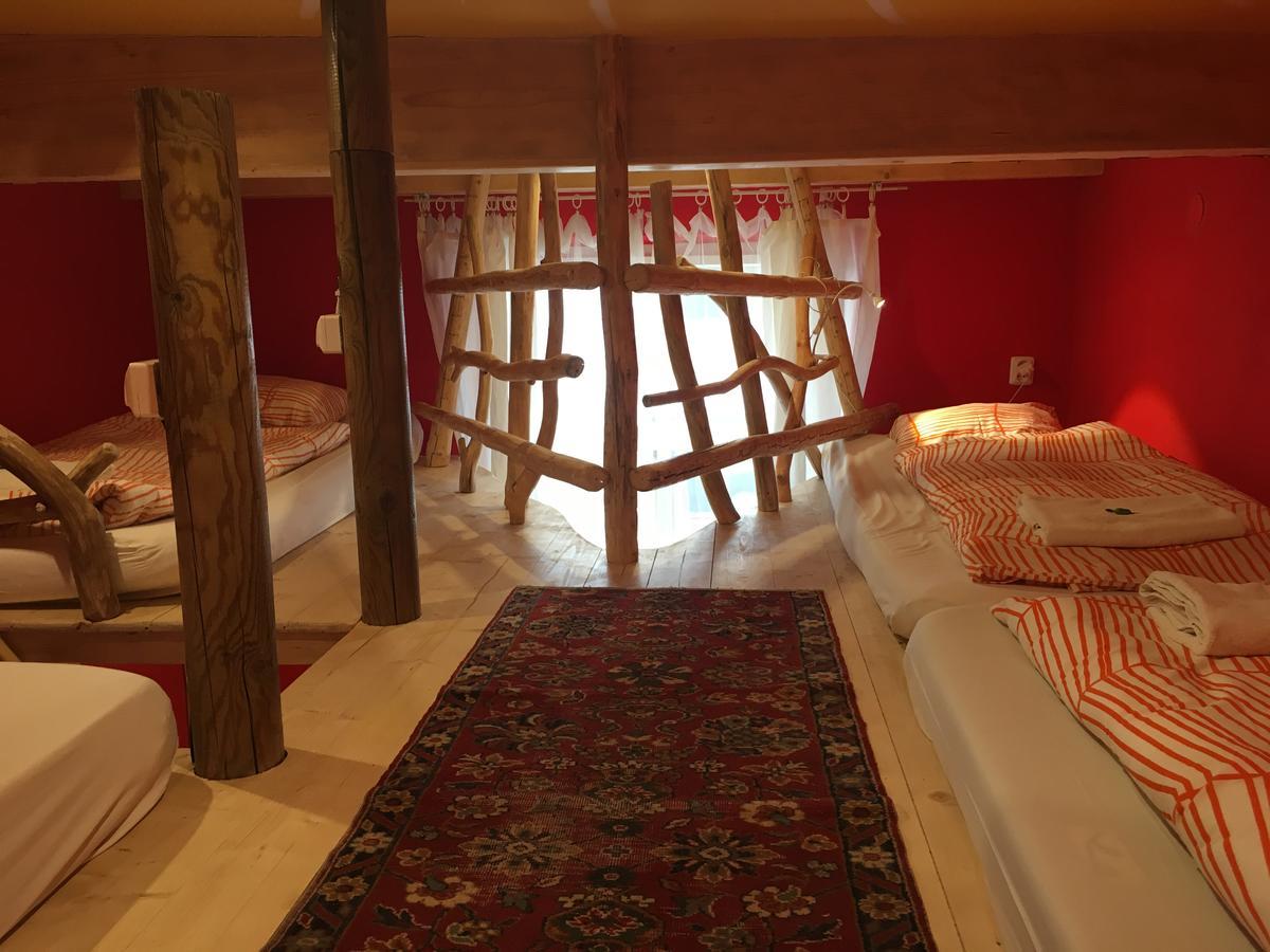 Artharmony & Hostal Praga