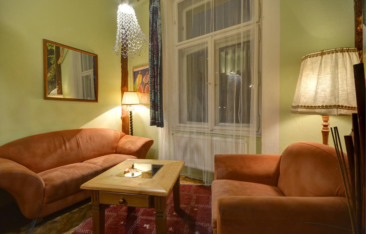 Artharmony & Hostal