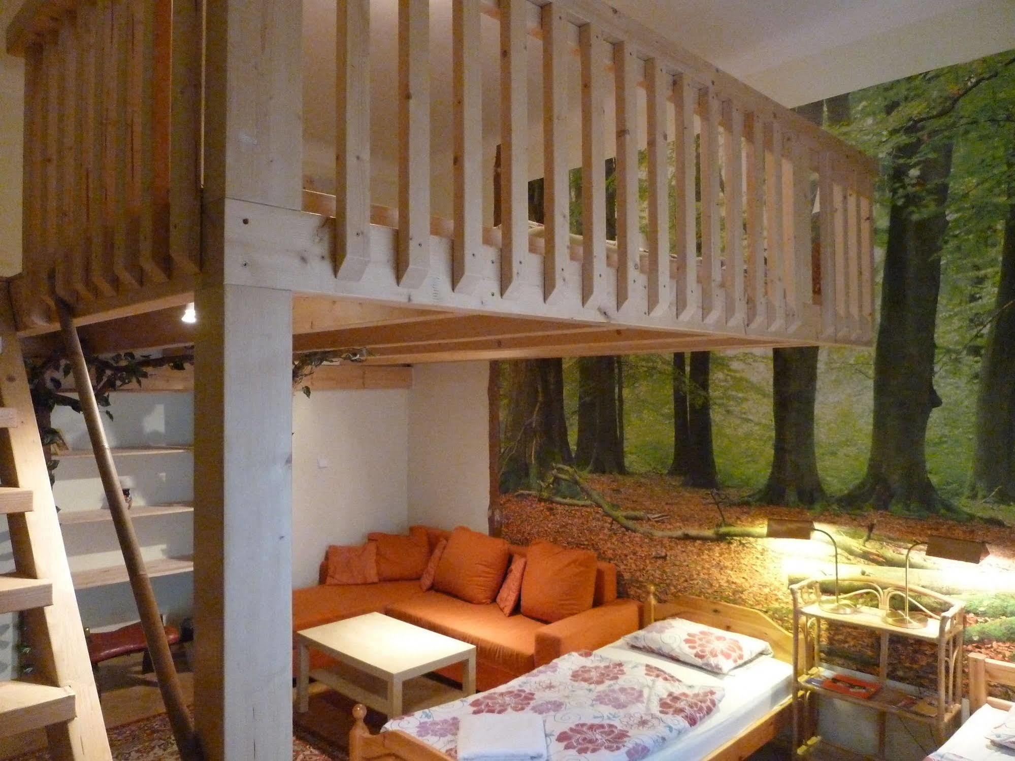 Artharmony & Hostal Praga