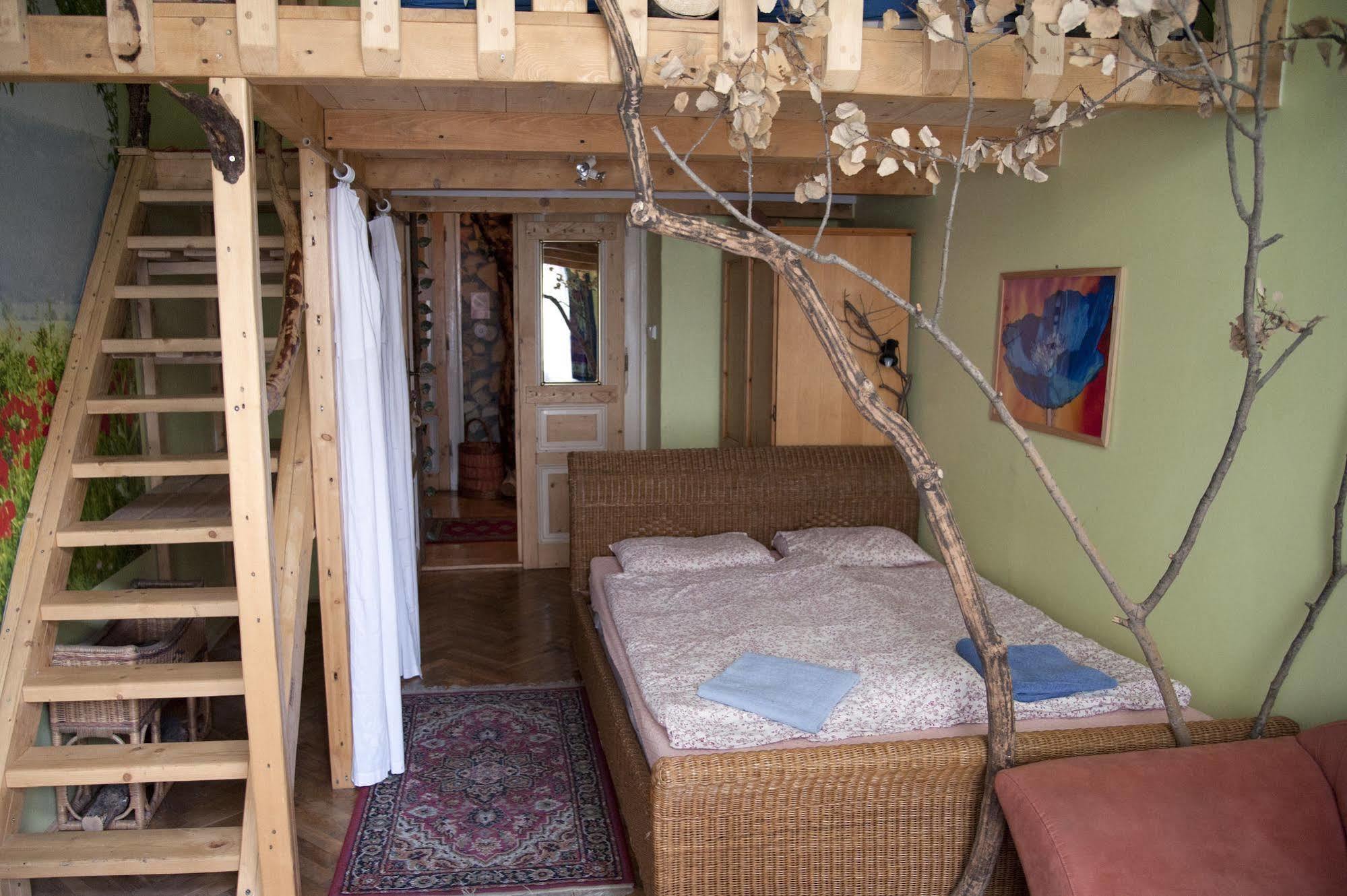Hostel Artharmony & *