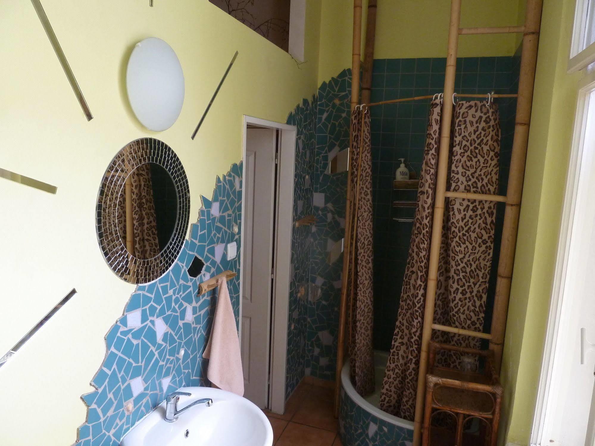 Hostal Artharmony & *